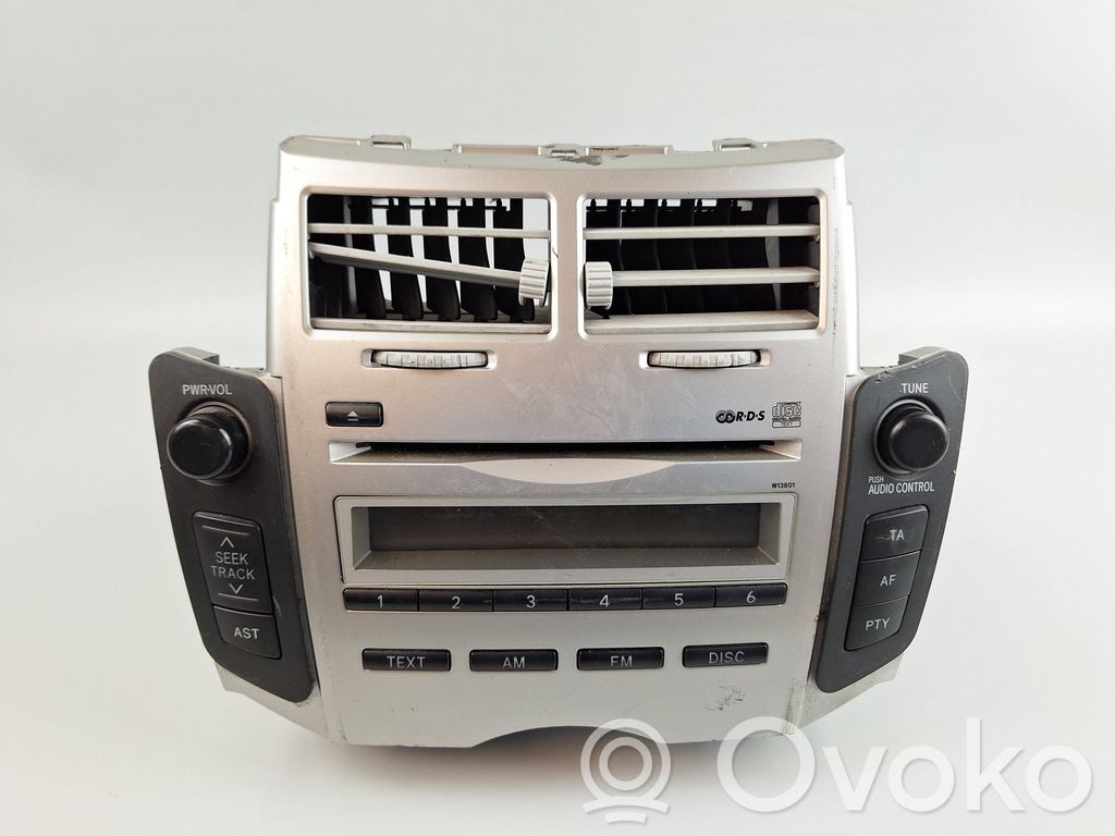 Toyota Yaris Panel / Radioodtwarzacz CD/DVD/GPS 