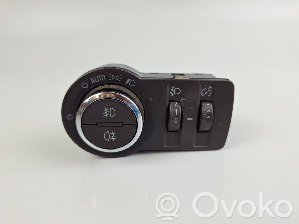 Opel Astra J Light switch 