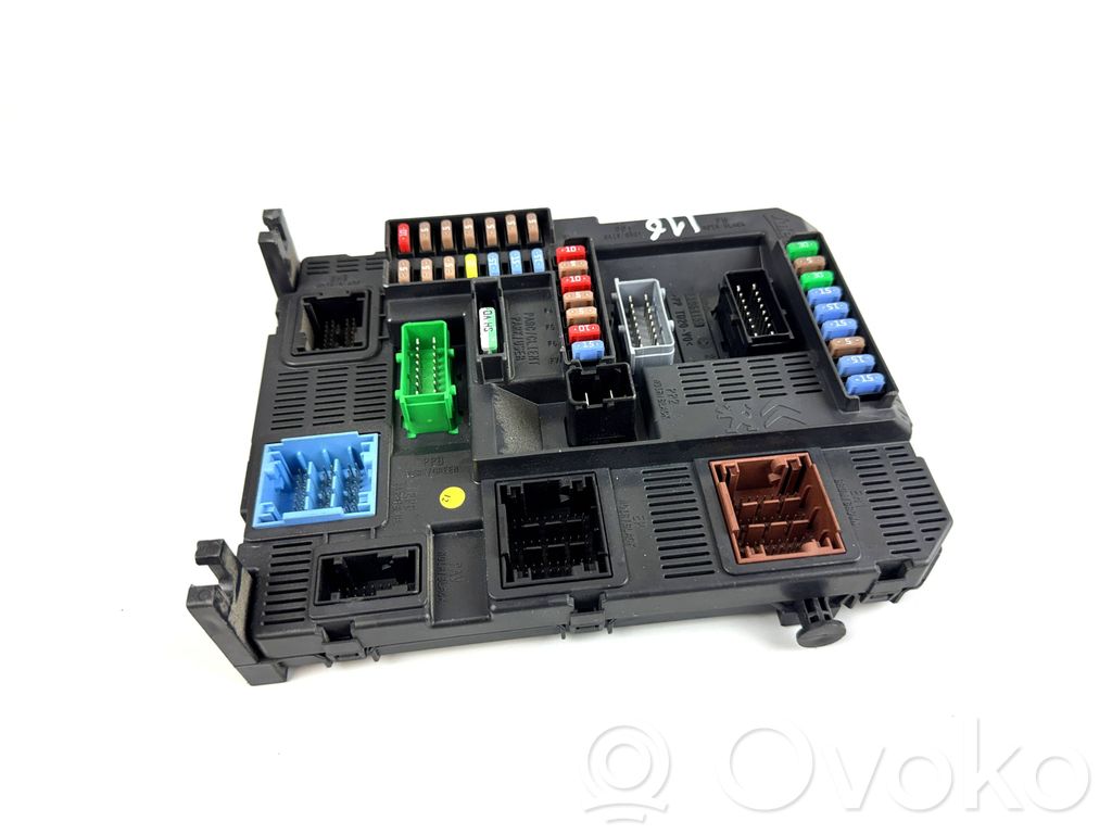 Peugeot 208 I Fuse module 