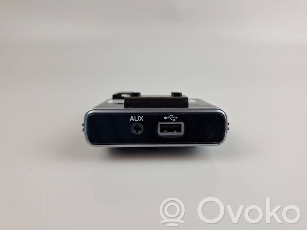 Alfa Romeo Stelvio Gniazdo / Złącze USB 