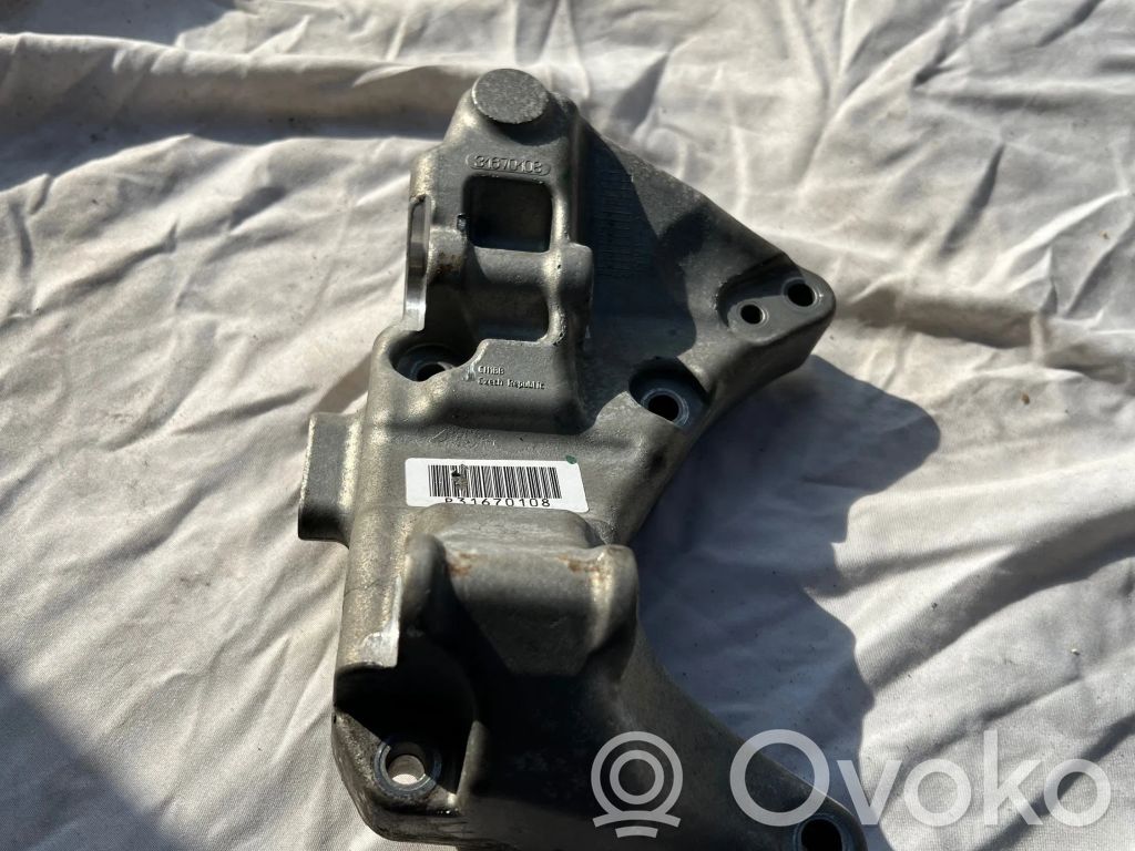 Volvo S60 Generator/alternator bracket 