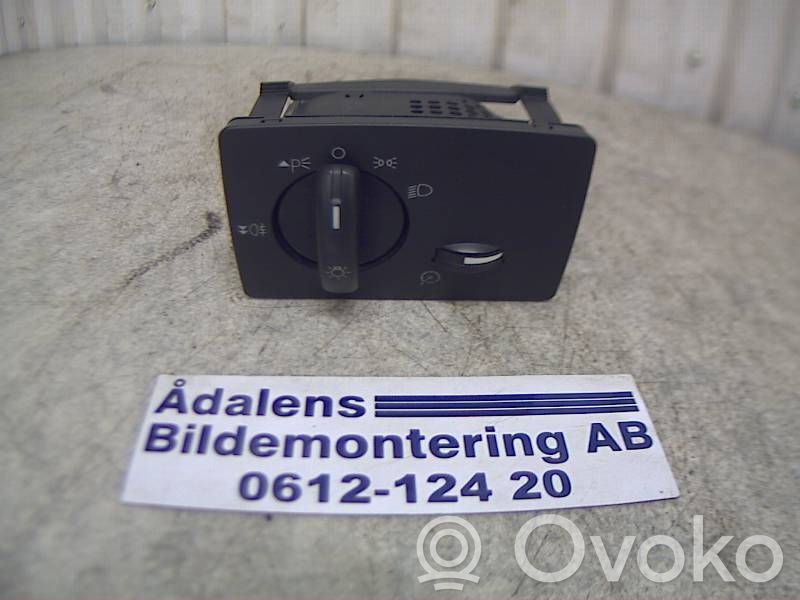 Light switch   7M5T13A024GA