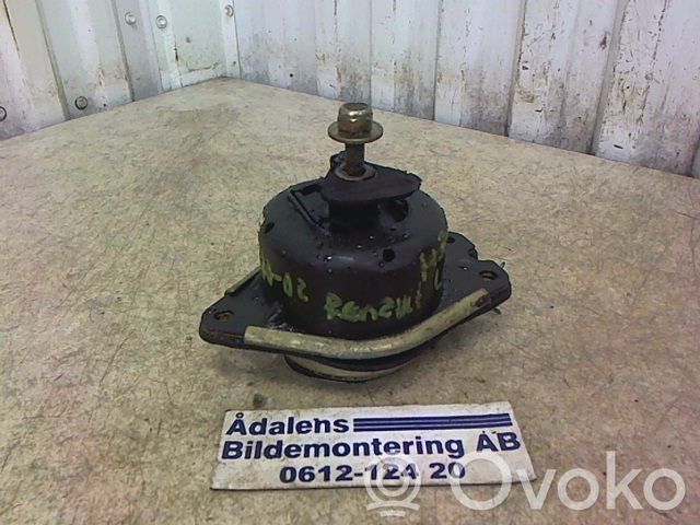 Renault Laguna II Engine mount bracket 
