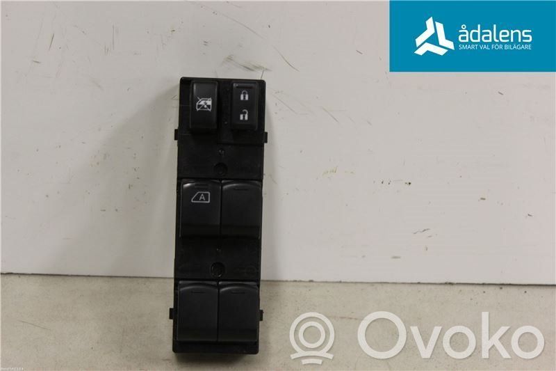 Electric window control switch   83071FJ030
