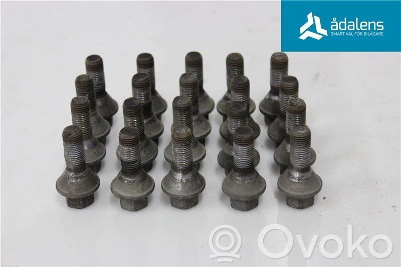 Nissan Primastar Tuercas/tornillos 