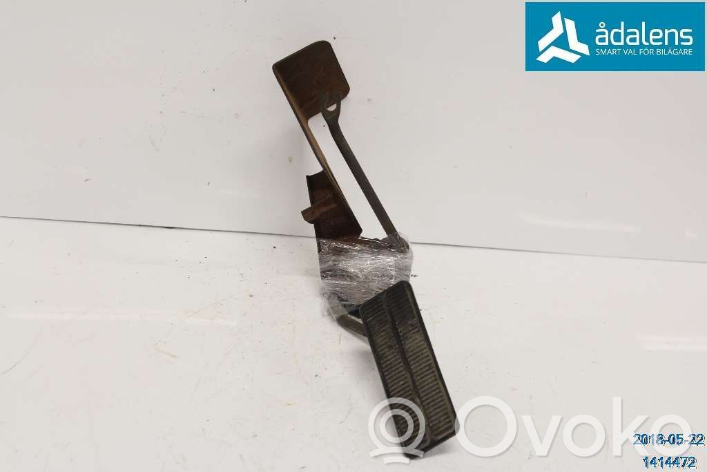 Accelerator throttle pedal