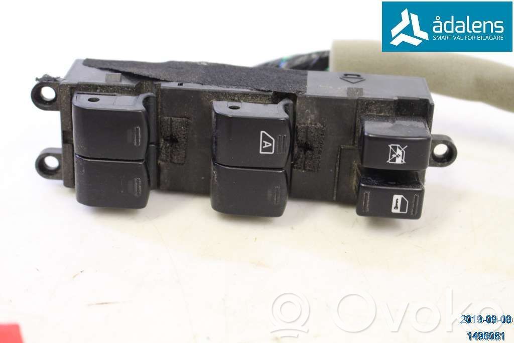 Electric window control switch   83071AJ030