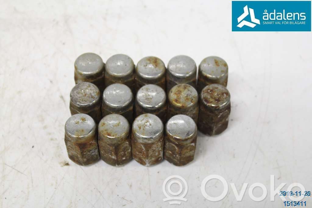 Volvo 740 Tuercas/tornillos 