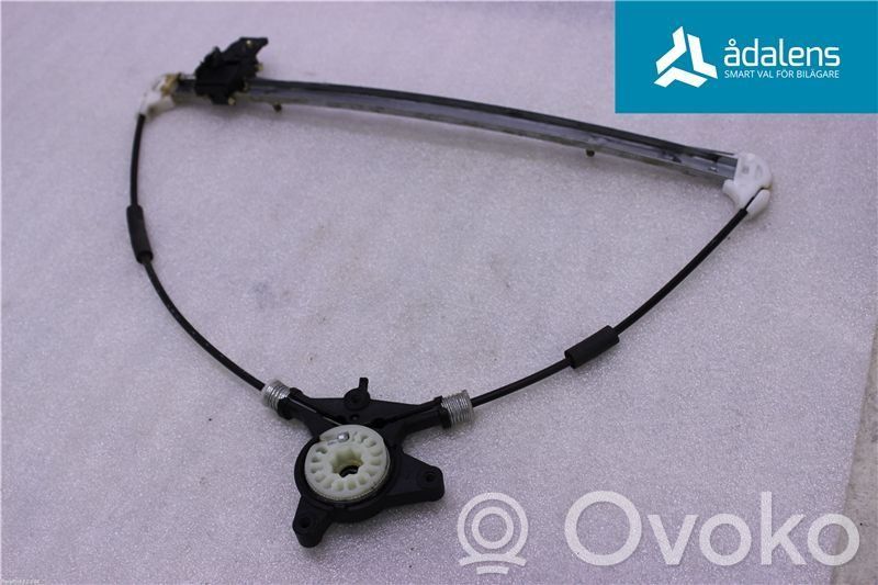 Front window lifting mechanism without motor