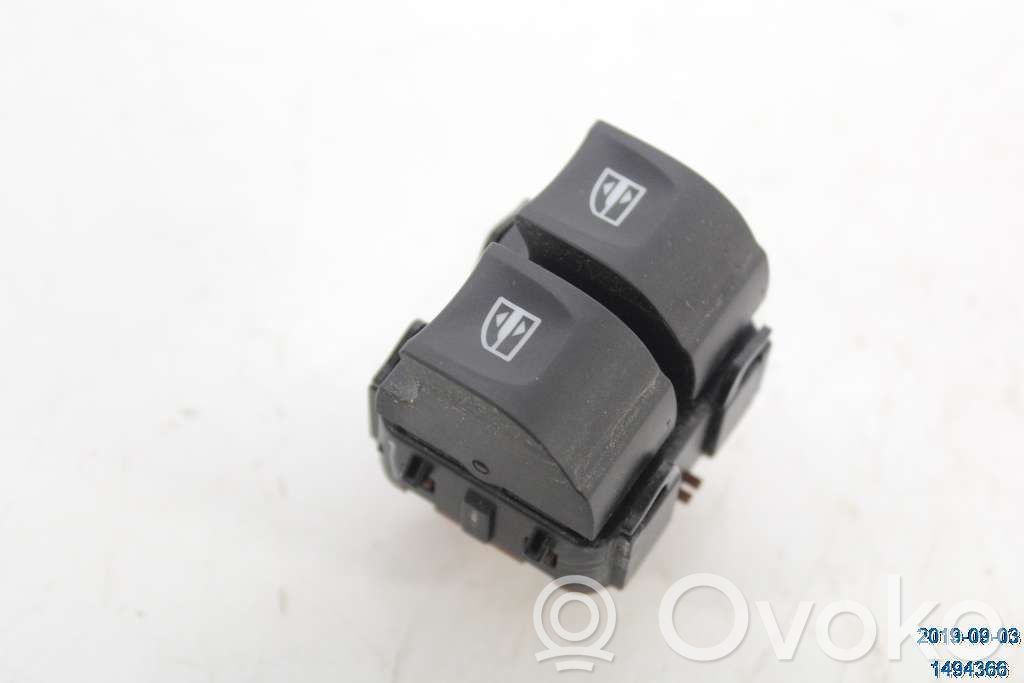 Dacia Duster Electric window control switch 