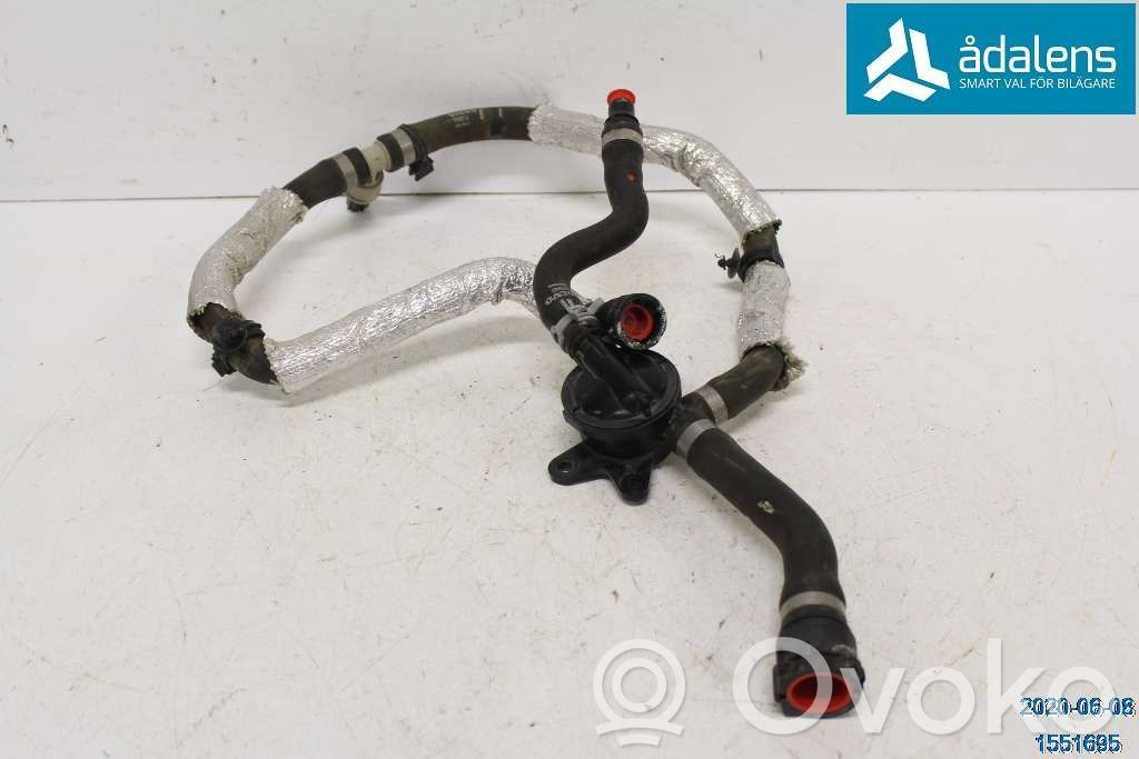 Volvo XC90 Engine coolant pipe/hose 