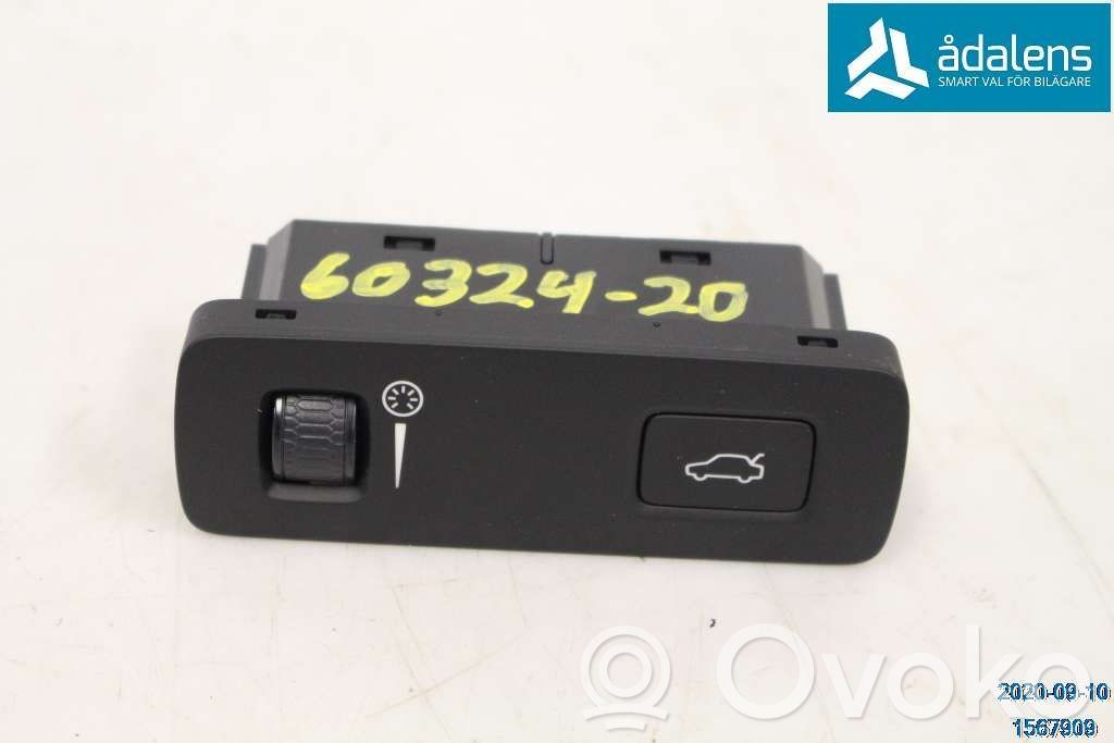 Tailgate/boot open switch button   31443873