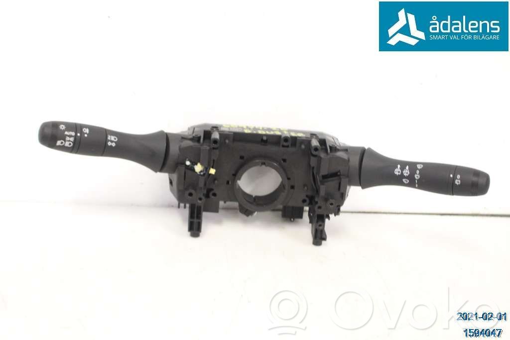 Dacia Duster II Wiper turn signal indicator stalk/switch 