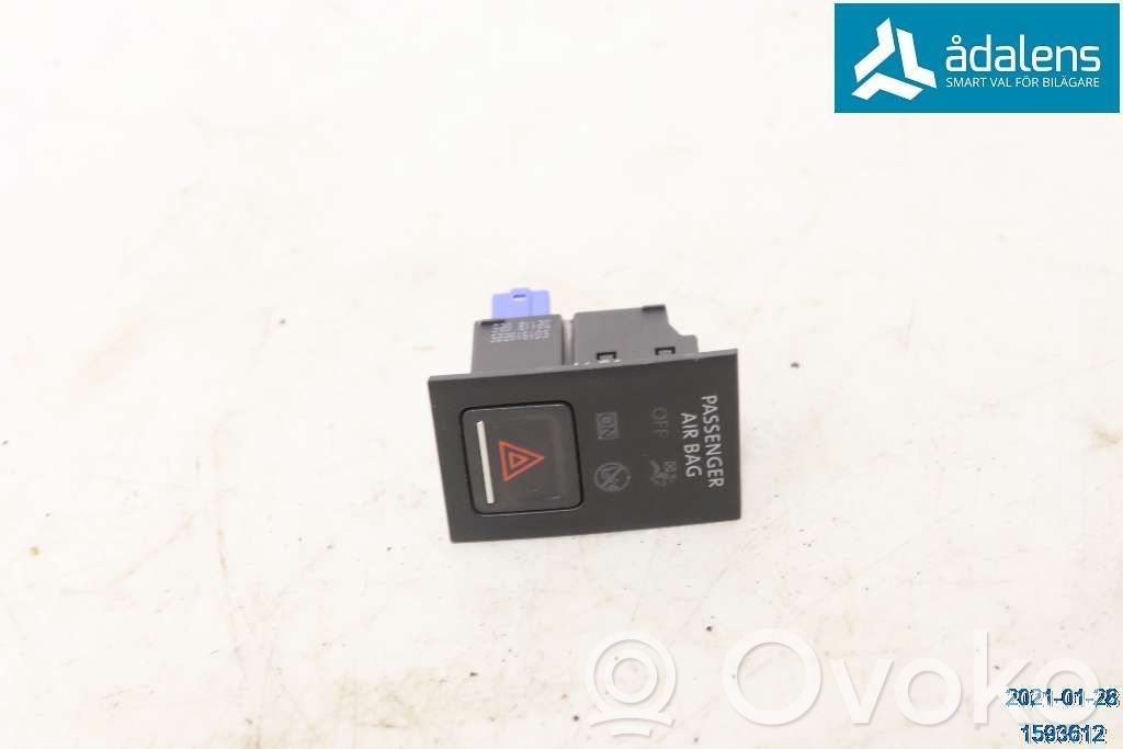 Volkswagen Golf VII Hazard light switch 