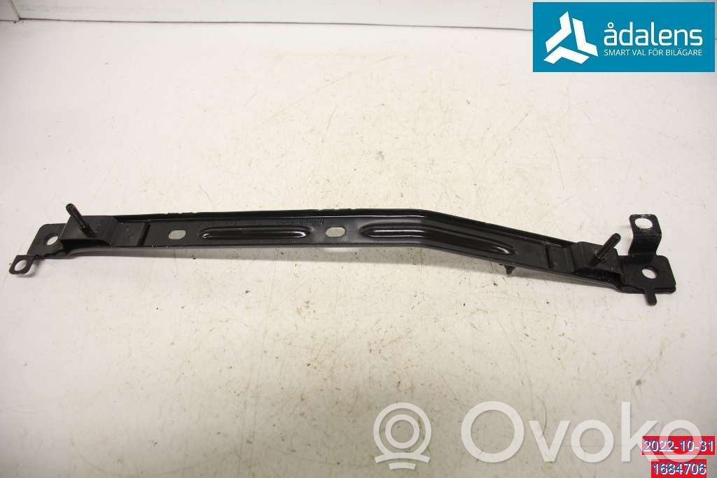 Volvo XC40 Staffa di fissaggio del serbatoio del carburante 