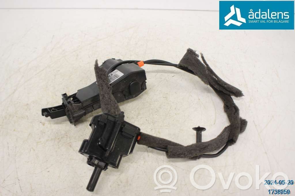 Ford Focus Front door check strap stopper 