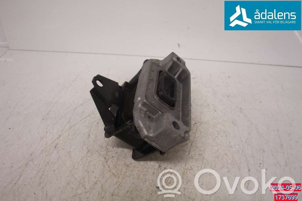 Mitsubishi Outlander Engine mounting bracket 