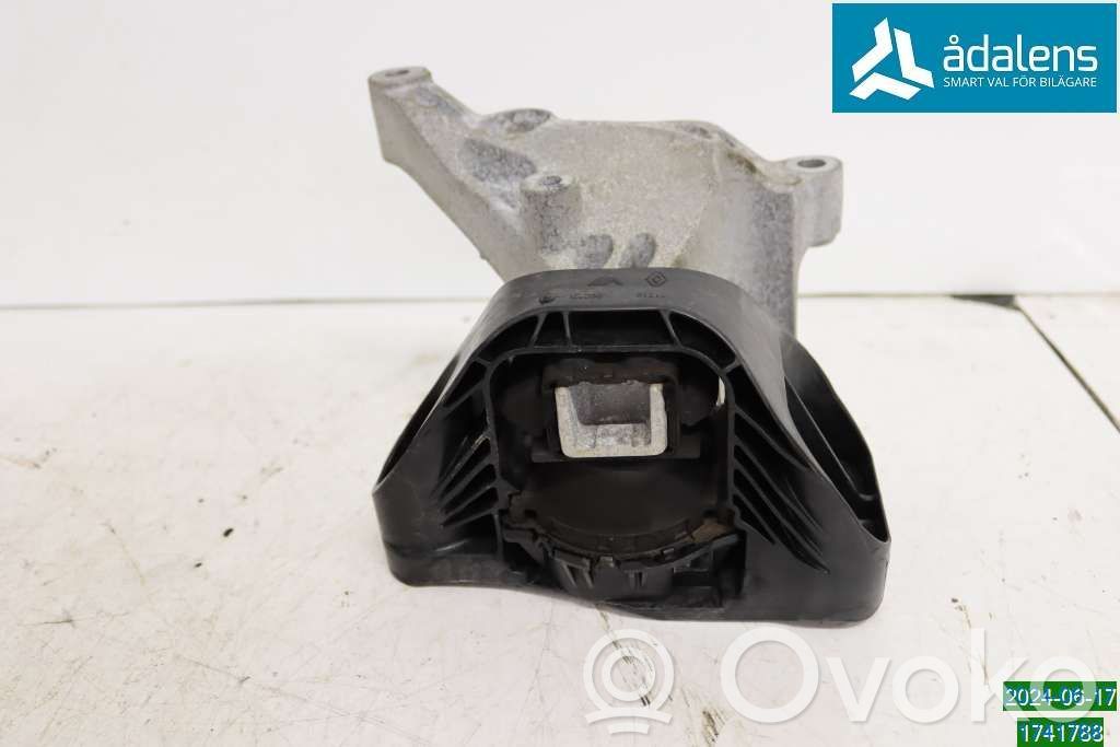 Renault Megane IV Łapa / Mocowanie silnika 