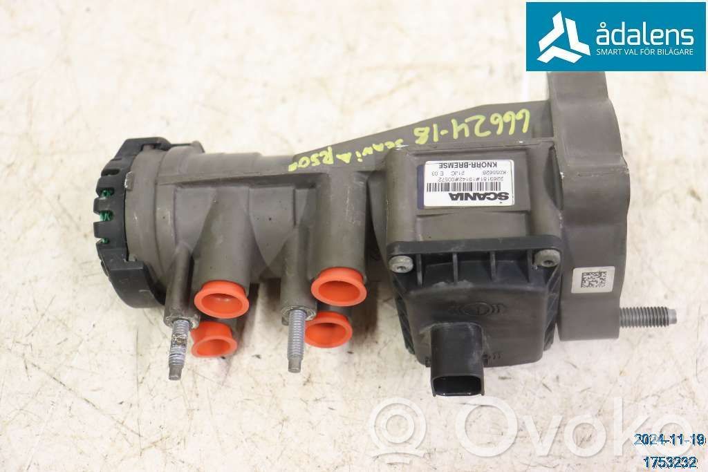 Volvo S90, V90 Scheinwerfer 
