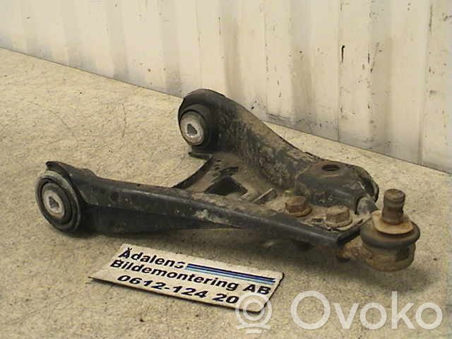 Nissan Kubistar Dolny wahacz przedni 