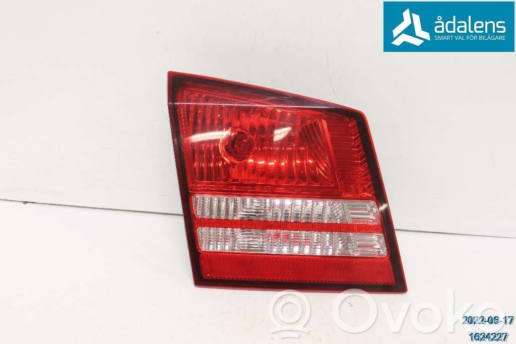 Dodge Journey Lampy tylnej klapy bagażnika 