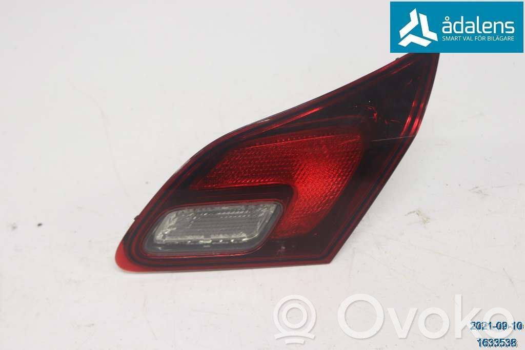 Opel Astra J Aizmugurējais lukturis pārsegā 