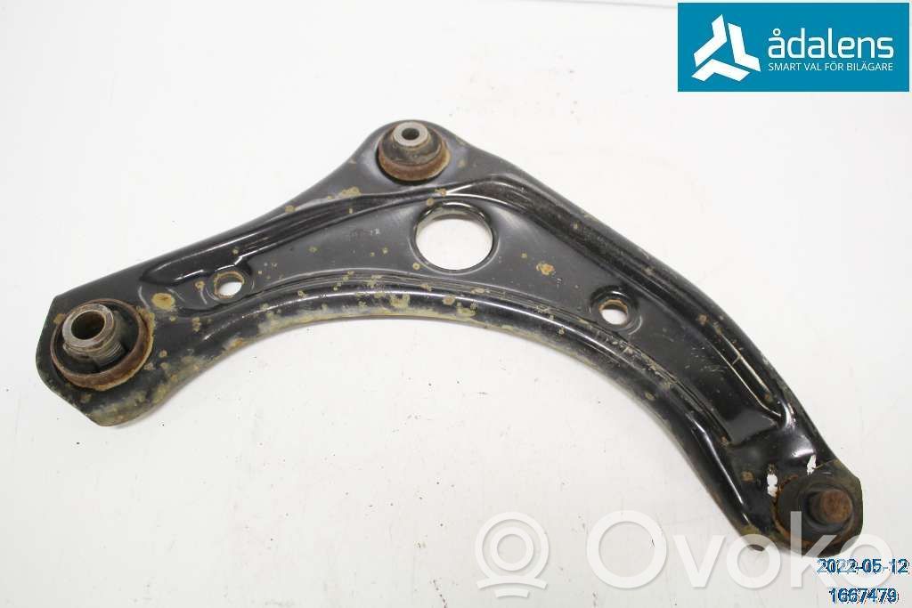 Nissan Micra Dolny wahacz przedni 