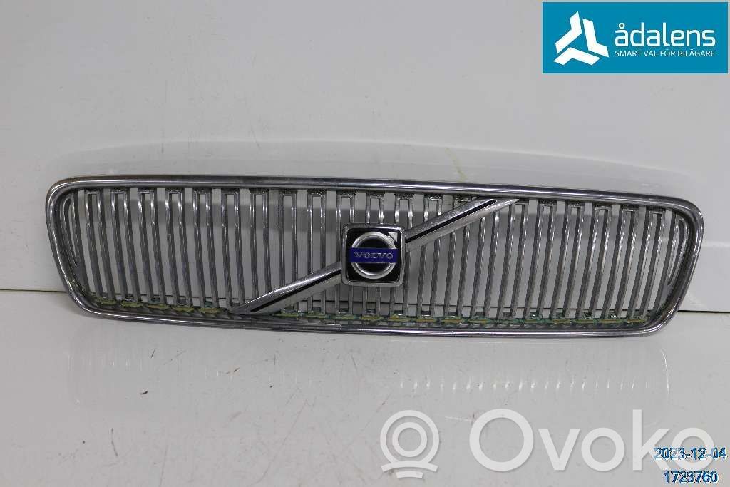 Volvo V50 Grotelės apatinės (trijų dalių) 