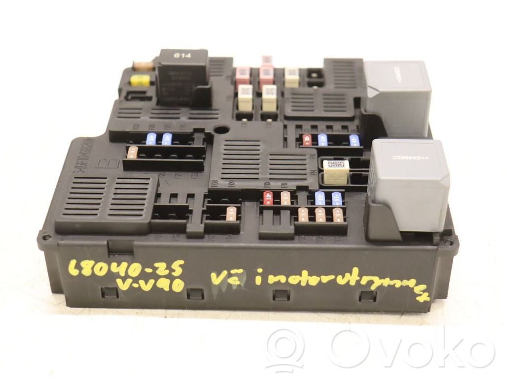 Volvo S90, V90 Fuse module 