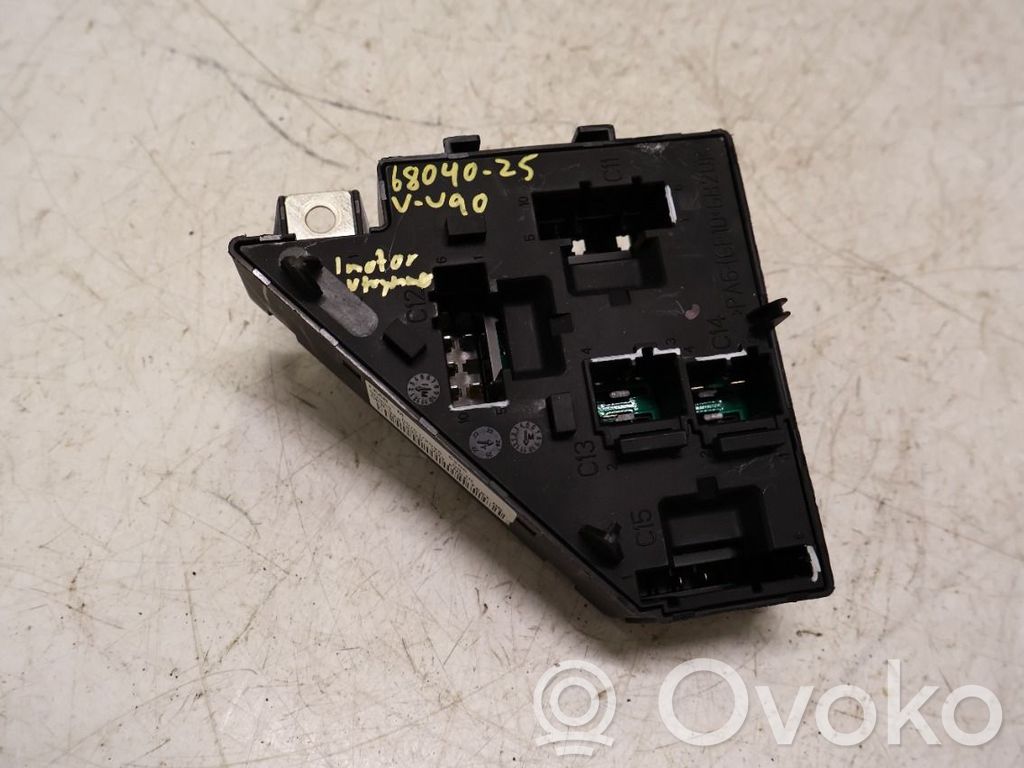 Volvo S90, V90 Fuse module 