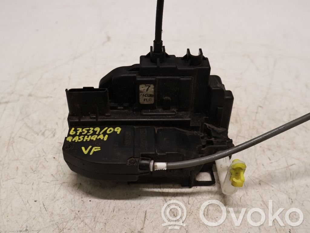Nissan Qashqai+2 Motor de bloqueo de puertas 