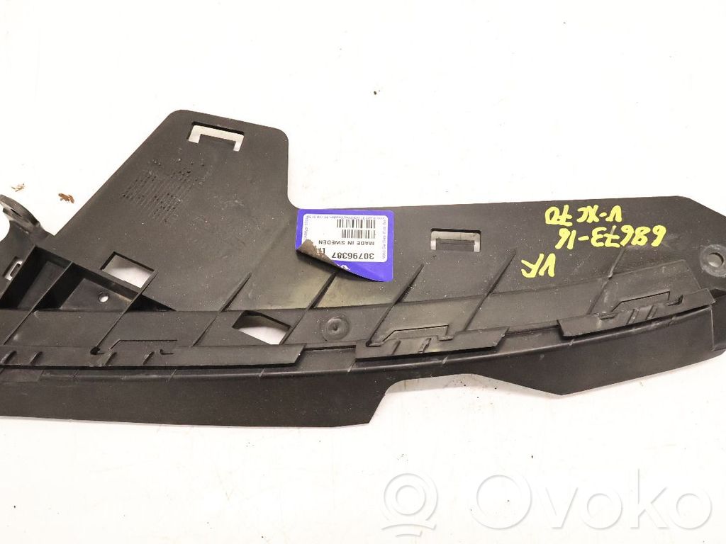 Volvo XC70 Ornament sub far 