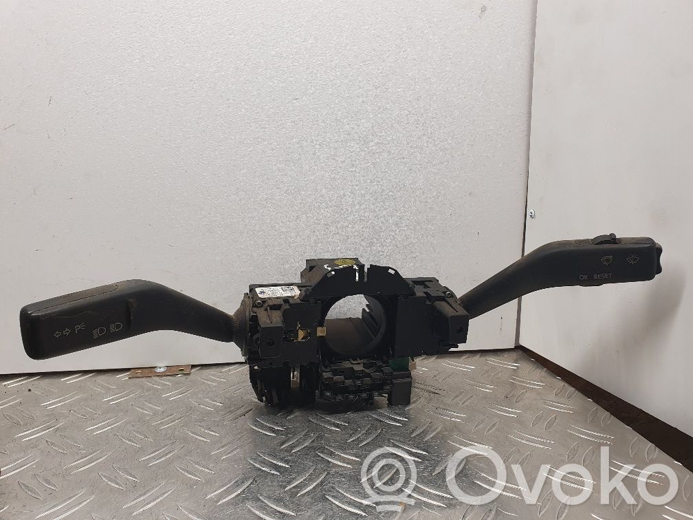 Volkswagen PASSAT B6 Interruptor/palanca de limpiador de luz de giro 