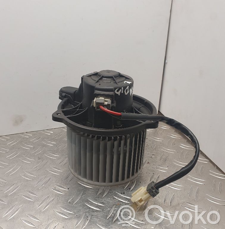 Toyota Yaris Lämmittimen puhallin 