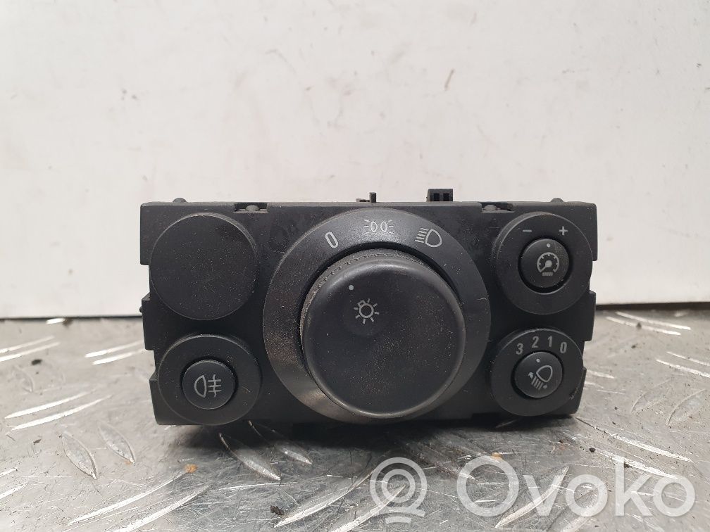 Opel Astra H Light switch 