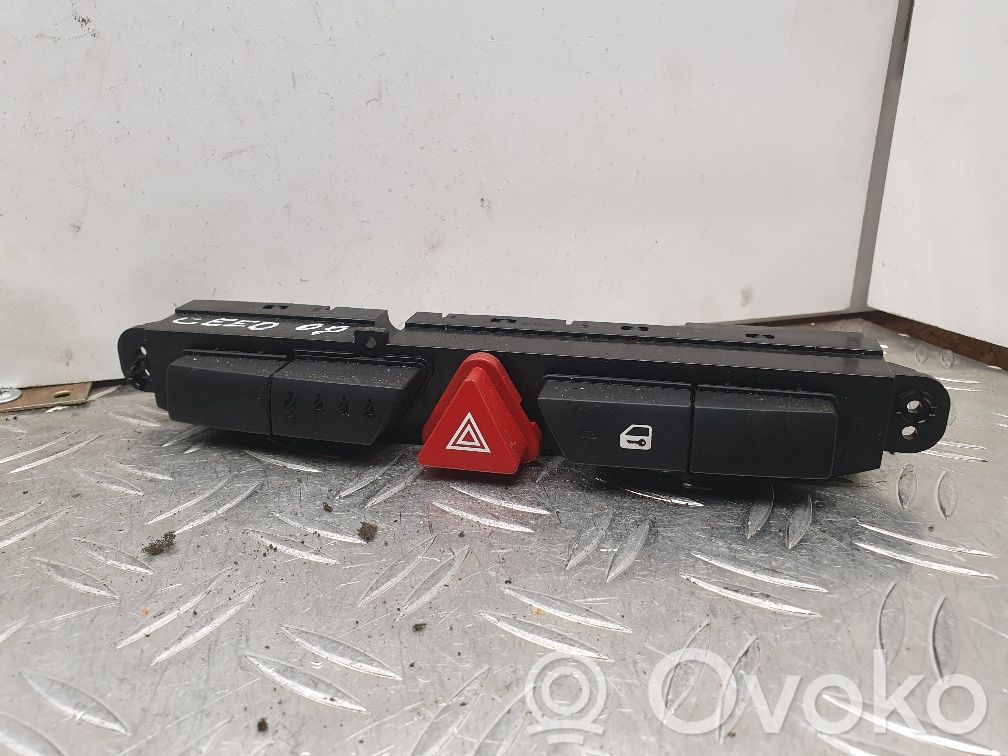 KIA Ceed Hazard light switch 