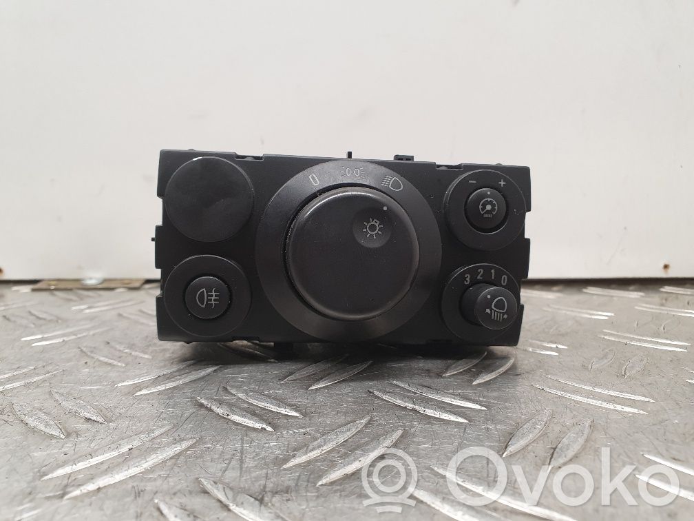 Opel Astra H Light switch 