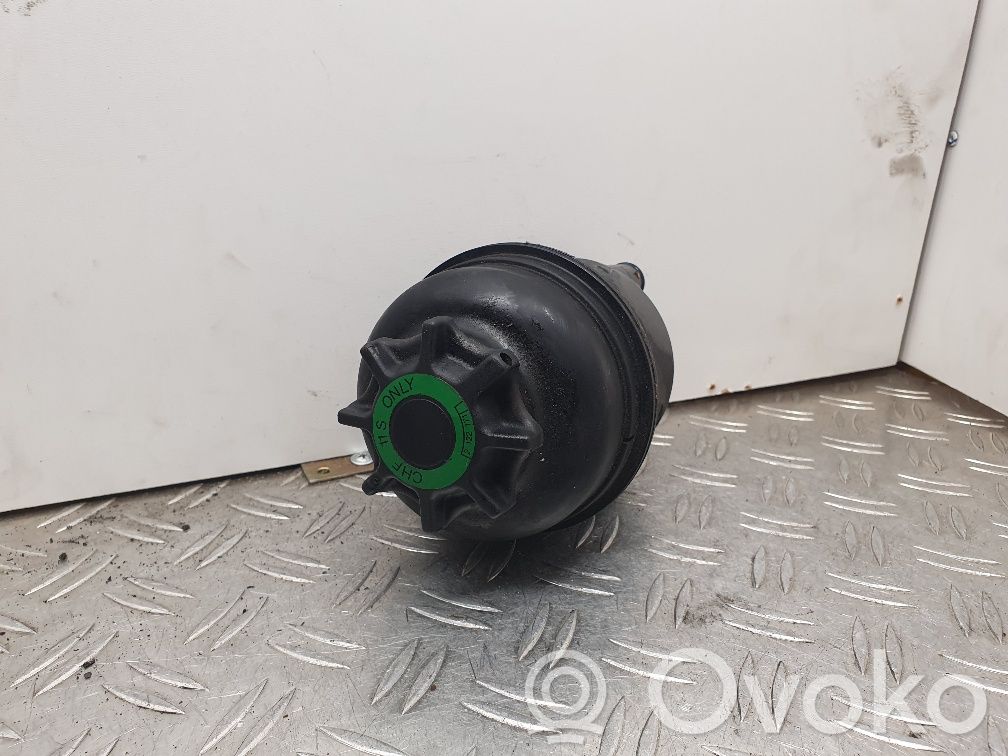 BMW 5 E60 E61 Vairo stiprintuvo skysčio bakelis 