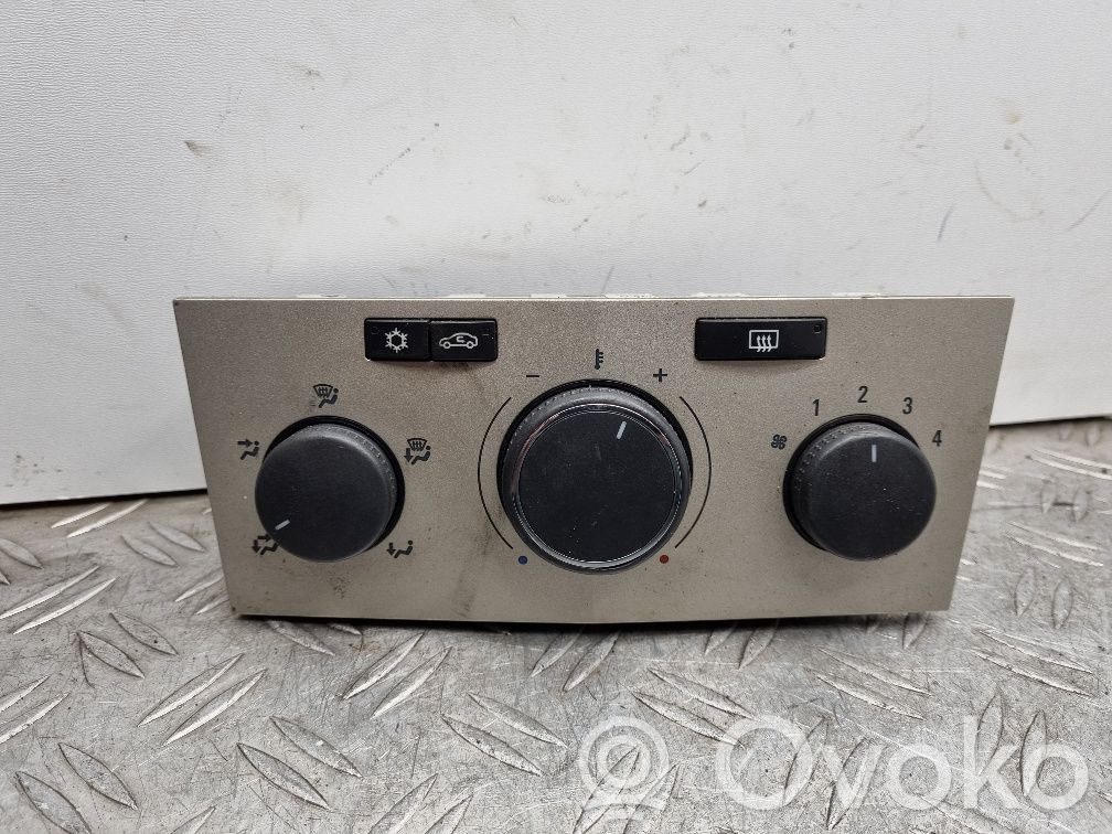 Opel Astra H Climate control unit 