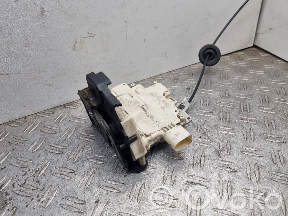 Audi A4 S4 B7 8E 8H Etuoven lukko 