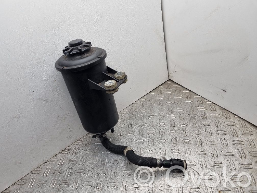 BMW X5 E70 Vairo stiprintuvo skysčio bakelis 