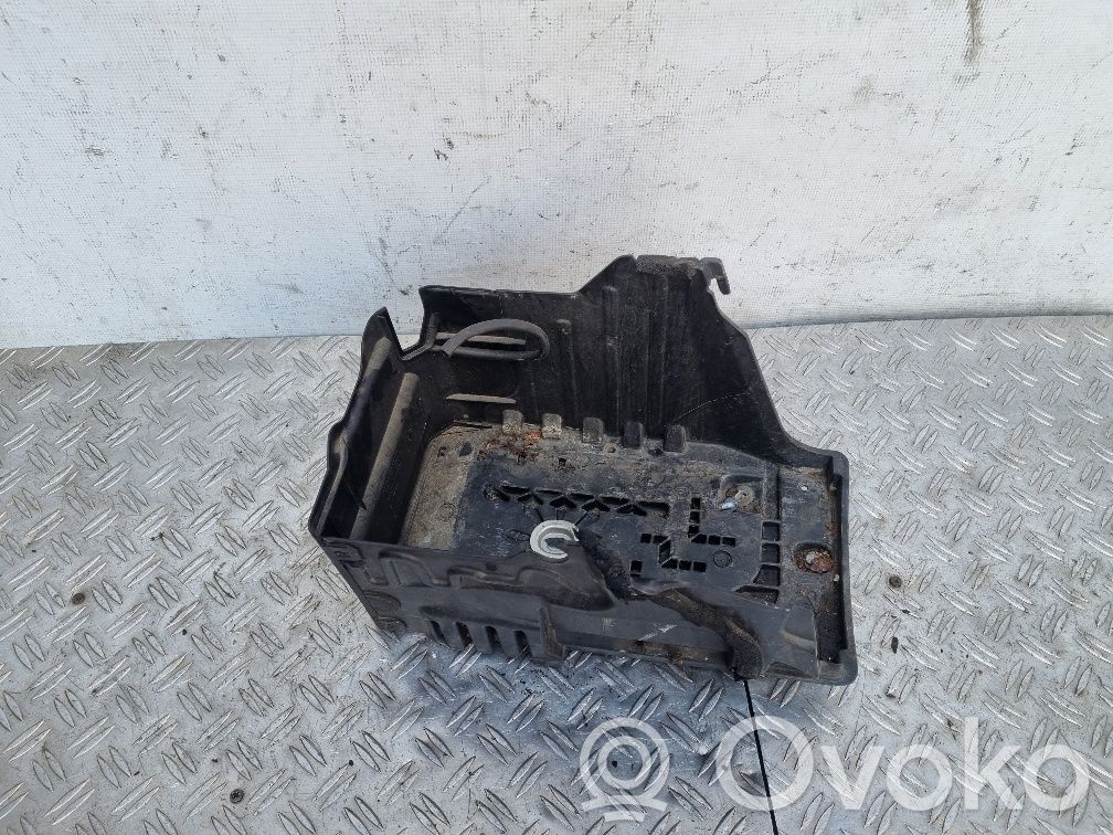 Volvo V70 Akumuliatoriaus tvirtinimo padas 