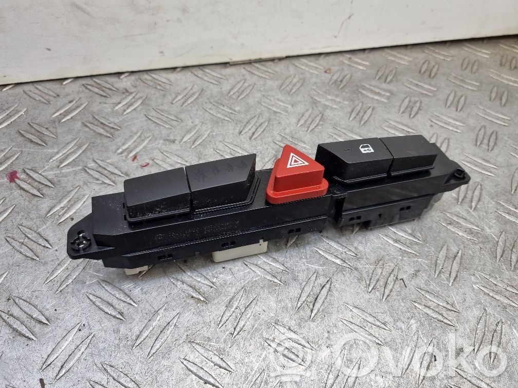 KIA Ceed Hazard light switch 