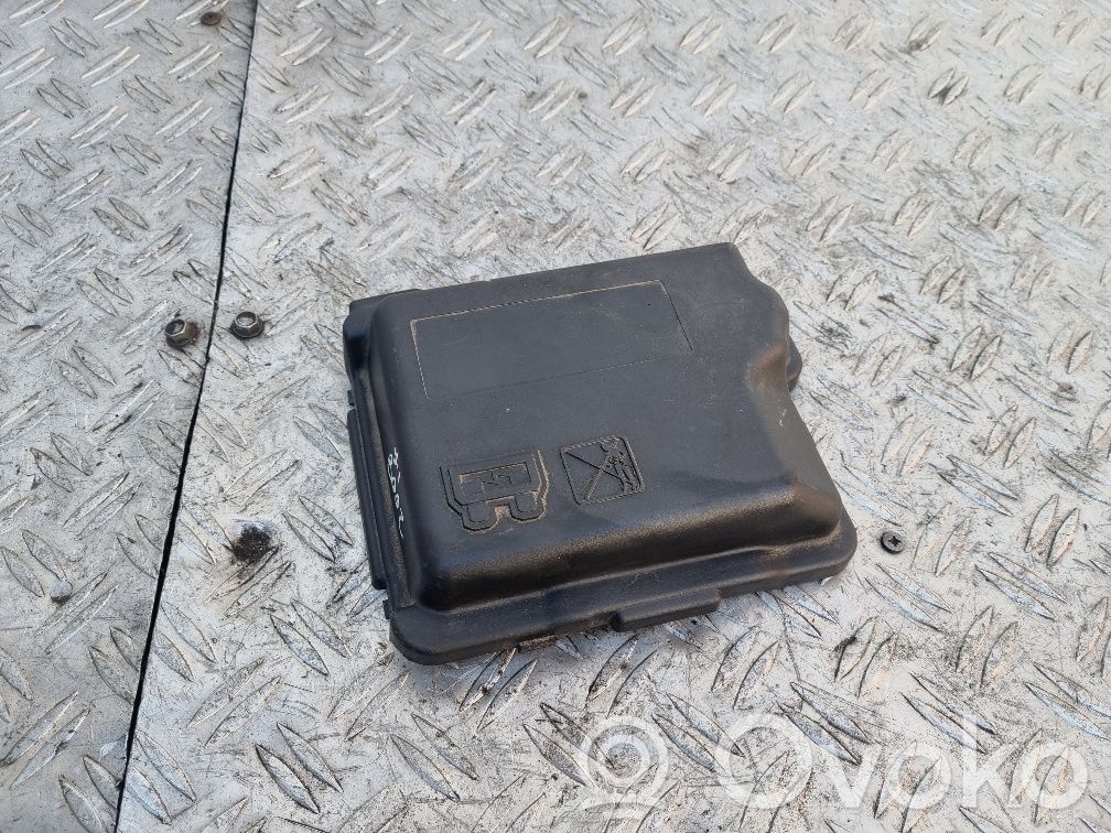 Peugeot 2008 I Fuse box cover 