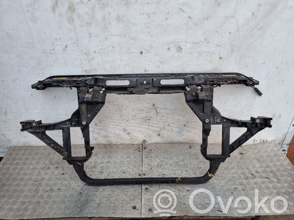 BMW X3 E83 Radiatorių panelė 