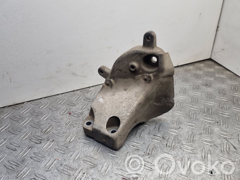 BMW X3 E83 Engine mounting bracket 