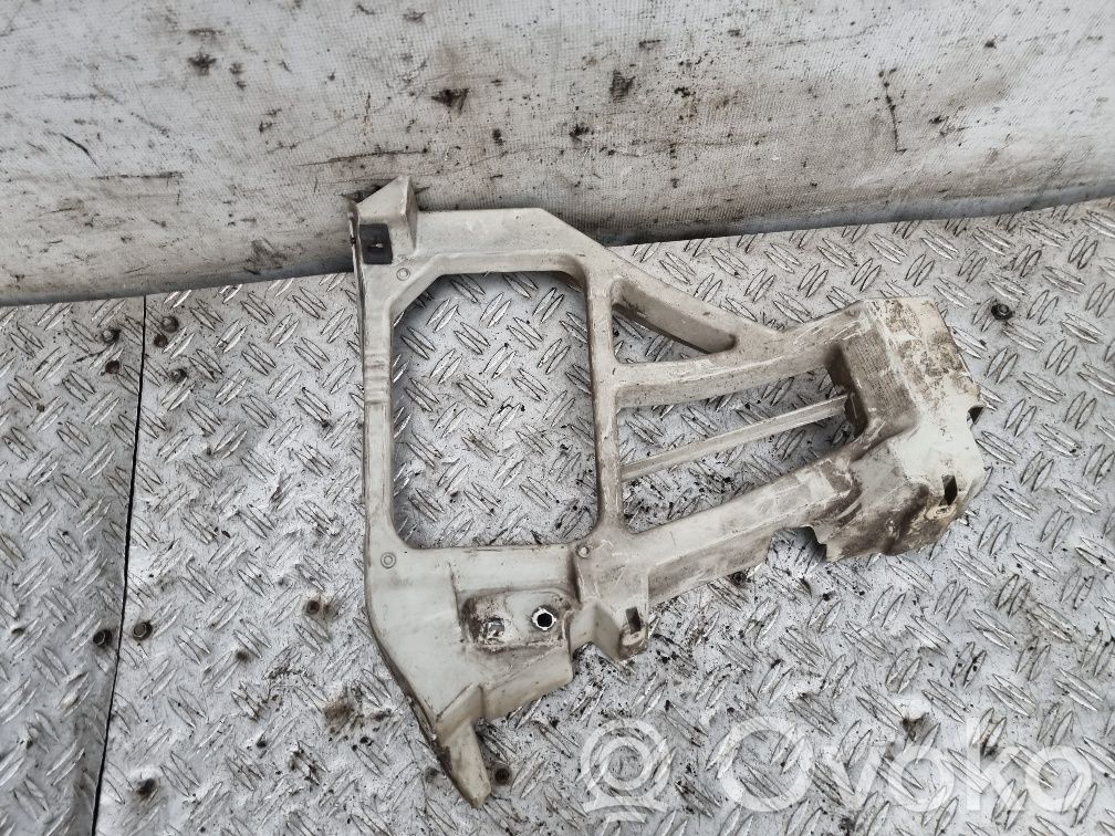 Ford Focus Soporte de montaje del parachoques trasero 