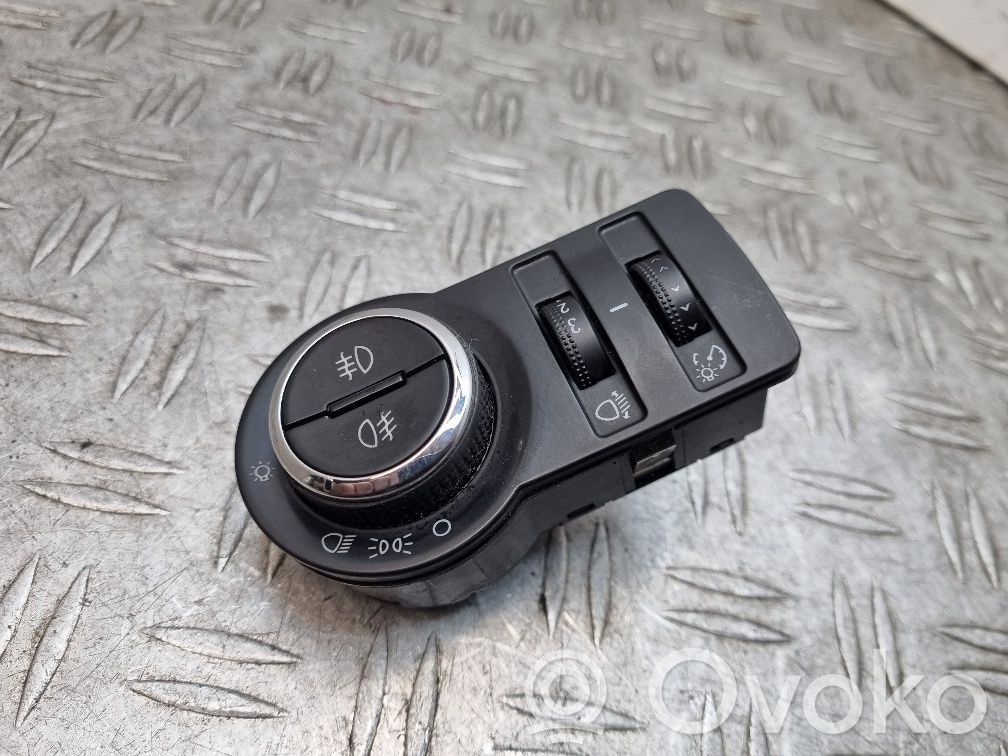 Opel Astra J Light switch 