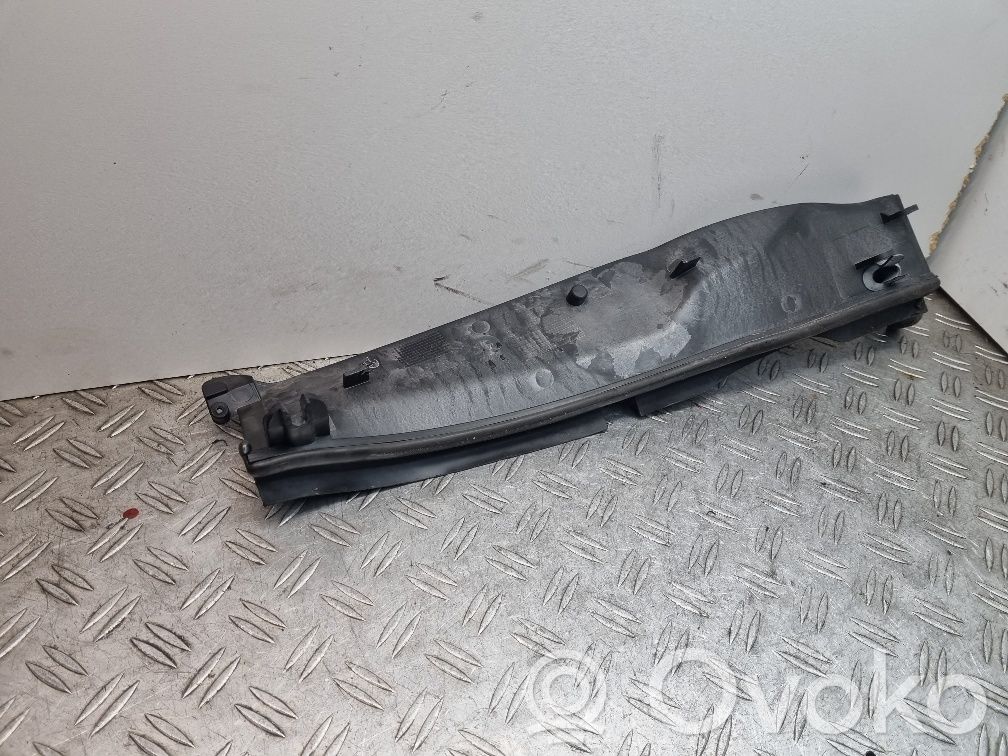 BMW 3 E90 E91 Kita variklio skyriaus detalė 