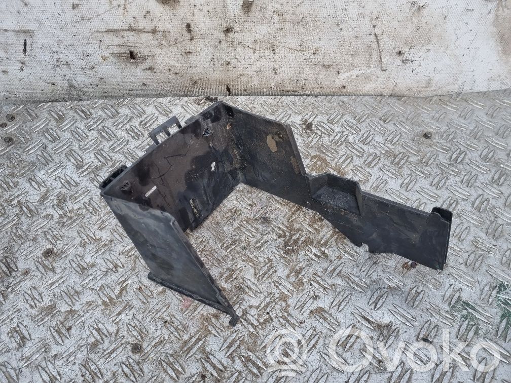 Volvo S40 Pertvara prie akumuliatoriaus 